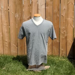 Basic v-neck t-shirt